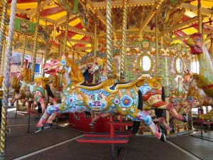 Le carroussel du Brighton Pier aussi flamboyant que le reste de la ville