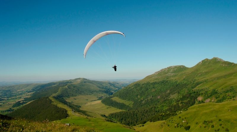 Parapente dans le Cantal