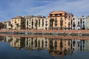 Le village de Bosa en Sardaigne