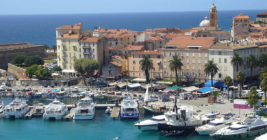 Ajaccio vieux port et citadelle