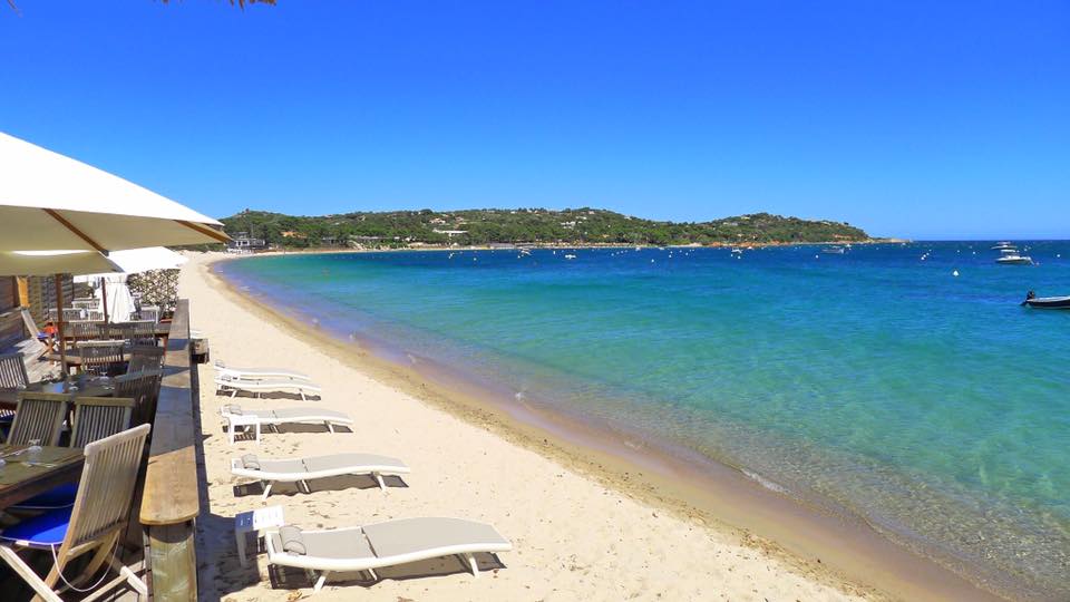 Plage et restaurant à Porto Vecchio