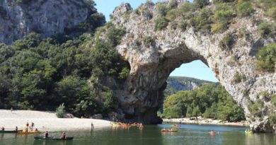 Ardeche pont de larc canoe