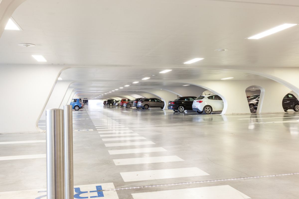 Des alternatives aux parkings des aéroports