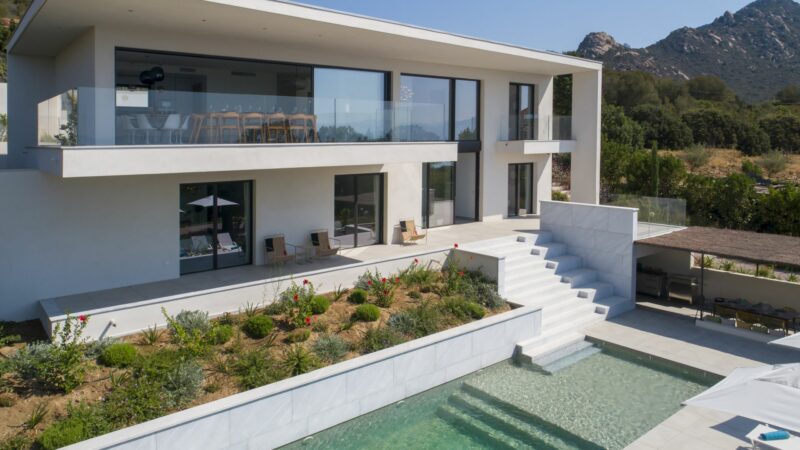 Louer une villa de luxe en Corse du Sud