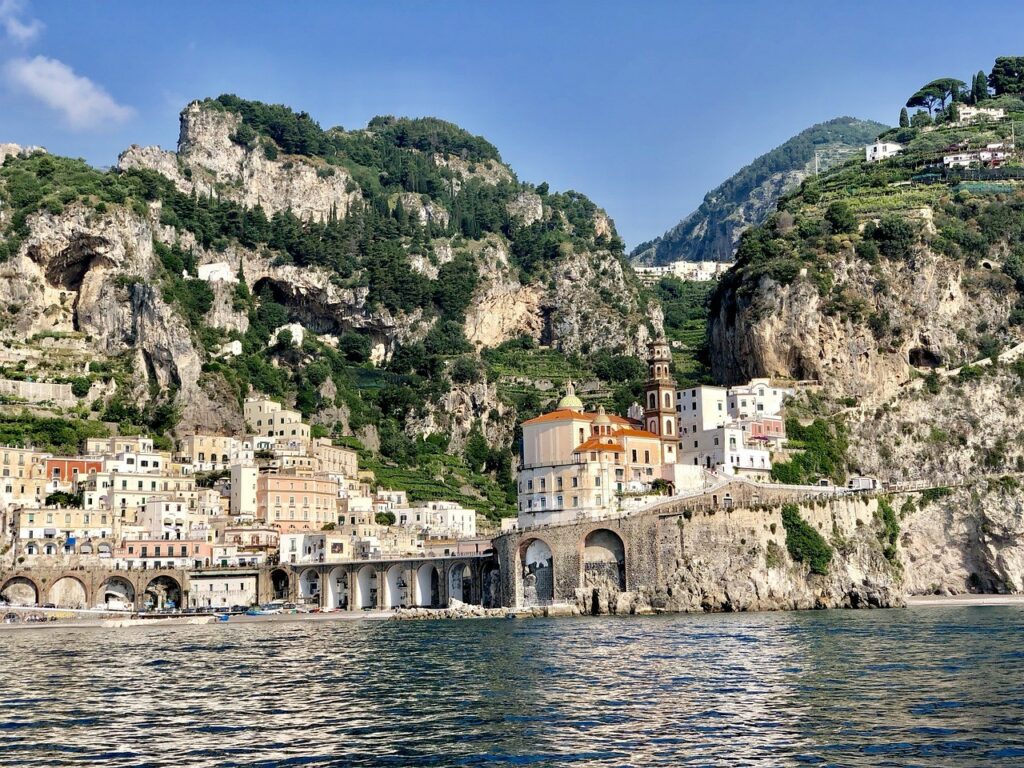 Côte amalfitaine, route côtière en Italie
