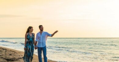 vacances en couple au bord de la mer