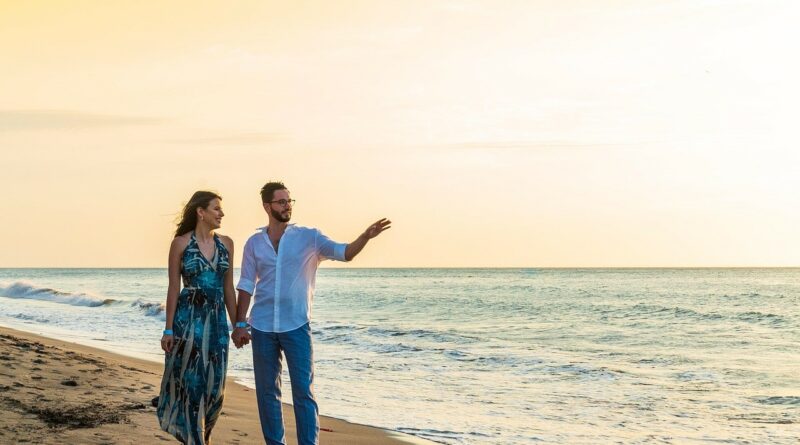 vacances en couple au bord de la mer