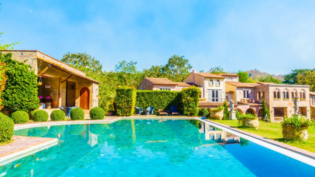 Comment choisir un site de réservation qui propose une vraie sélection qualitative de villas à Saint-Tropez ?