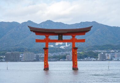 la porte Torii flottante du sanctuaire d'Itsukushima au Japon